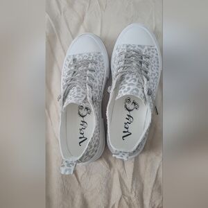 Very G Women's White and Gray Leopard Sneakers